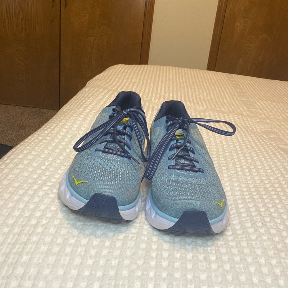 Hoka sneakers - Picture 4 of 5